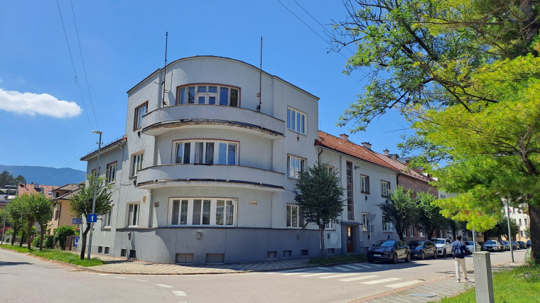 Nadštadardne priestranný 2-izbový byt v úplnom historickom centre Ružomberka